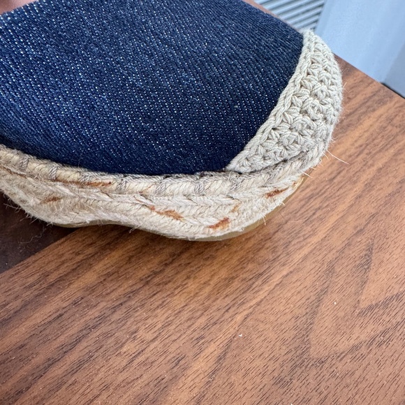 BCBG Maxazaria - Picture 3 of 10